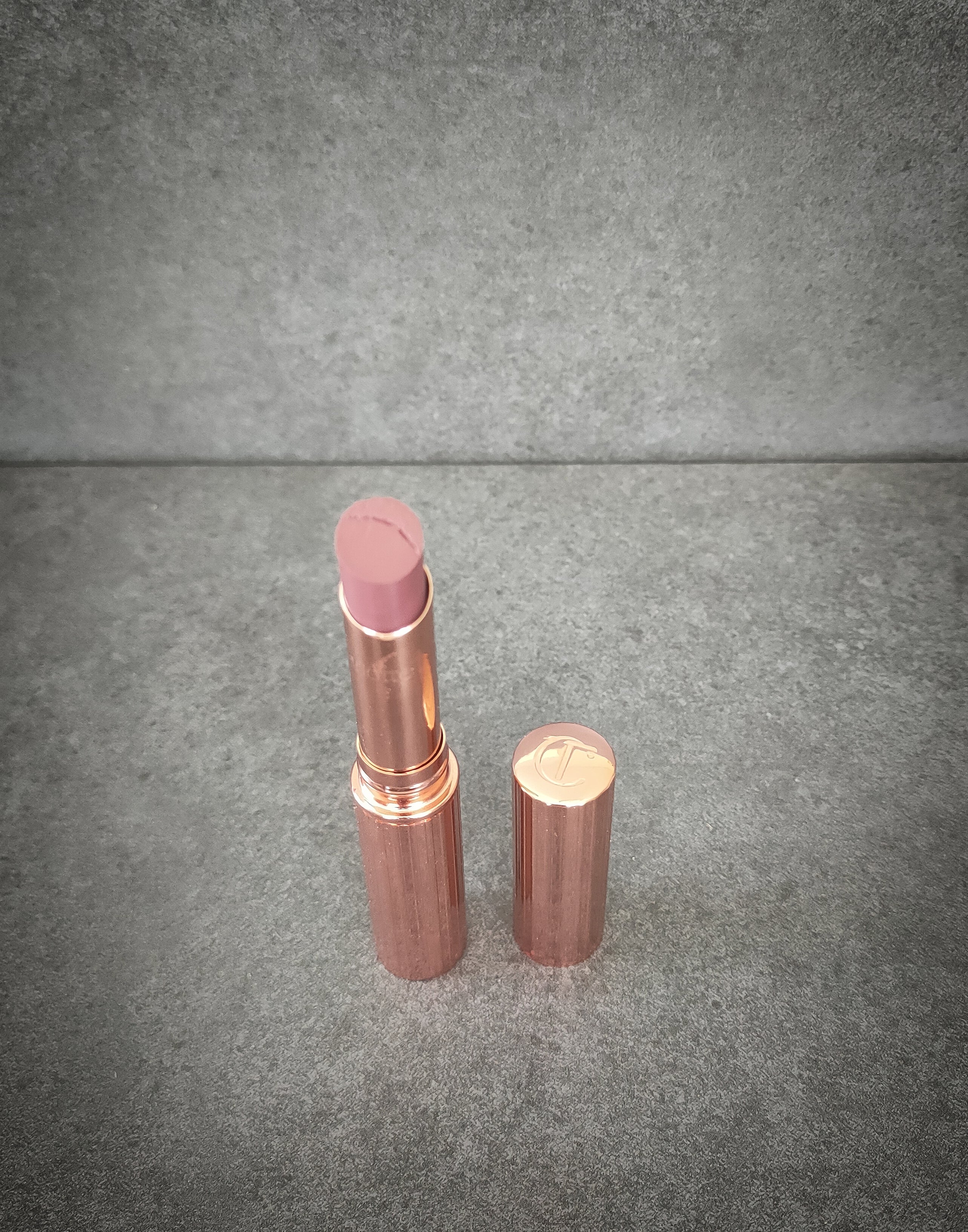 Charlotte Tilbury superstar lips